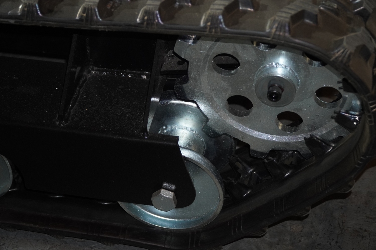 جزازة عشب زاحفة ذاتية القيادة