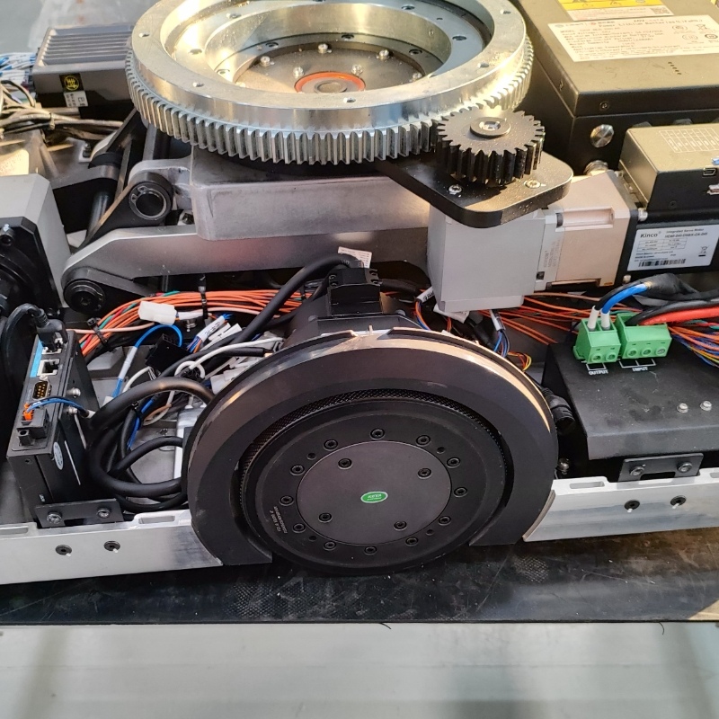 Motor de roda servo integrado