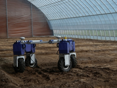 Châssis modulaire à quatre roues motrices : accélérez le développement de votre robot agricole