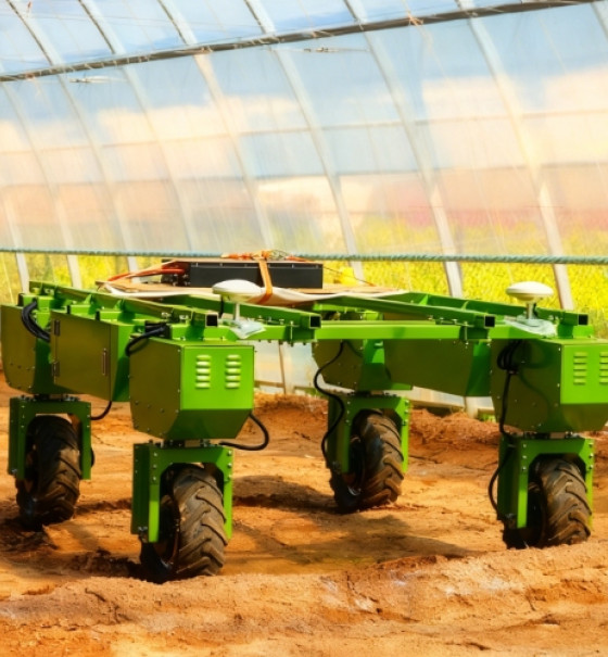 Какие дополнительные функции предлагает шасси сельскохозяйственного робота?