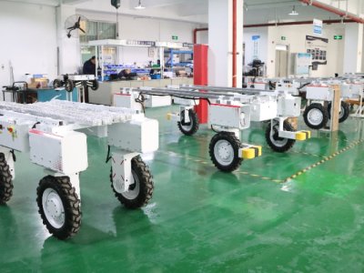 Can a Four Wheel Drive Robot Chassis Achieve Zero-Damage Farming in Tight Orchards?