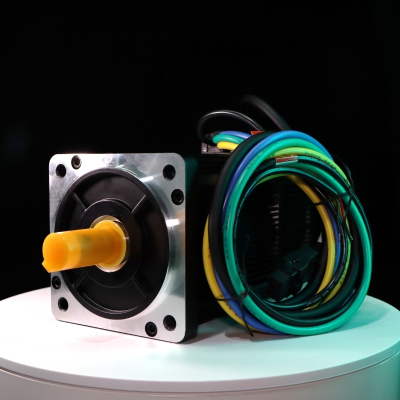 Servomotor mit Bremse